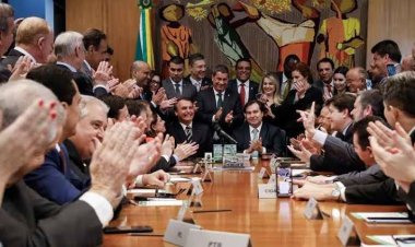 Reposicionamento do Centrão com desgaste de Bolsonaro e aparecimento de Lula.