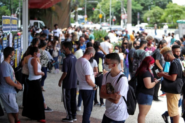 Governo corre para garantir provas do ENEM em 2021