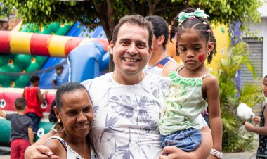 RIVELINO DA FACILITES REALIZOU FESTA PARA AS CRIANÇAS EM VÁRIAS COMUNIDADES DE SÃO SEBASTIÃO DO PASSÉ