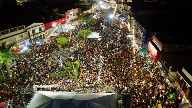 Com praça pública lotada, São Sebastião do Passé comemora 96 anos de Emancipação Política com shows de É o Tchan e Xanddy Harmonia