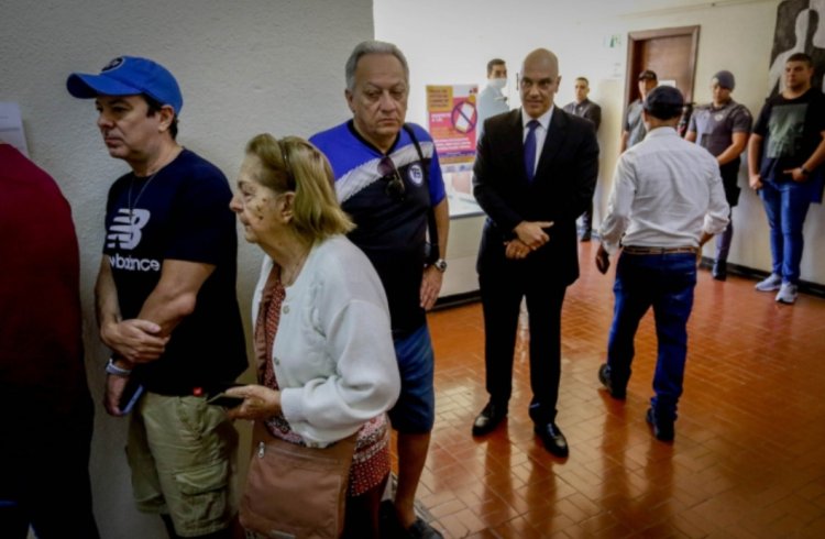 Urna de Alexandre Moraes teve problema na seção.