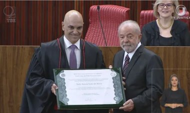 No discurso Lula chora por diploma universitário. Veja na íntegra