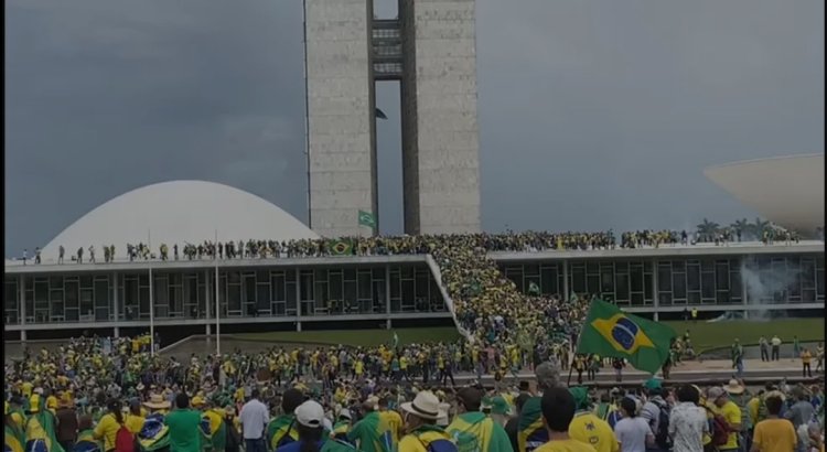 Manifestantes invadiram as sedes dos três poderes