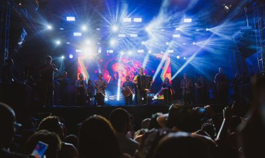 Ícone do forró, Flávio José, faz show em Sebastião do Passé, (BA) em noite de São de João.