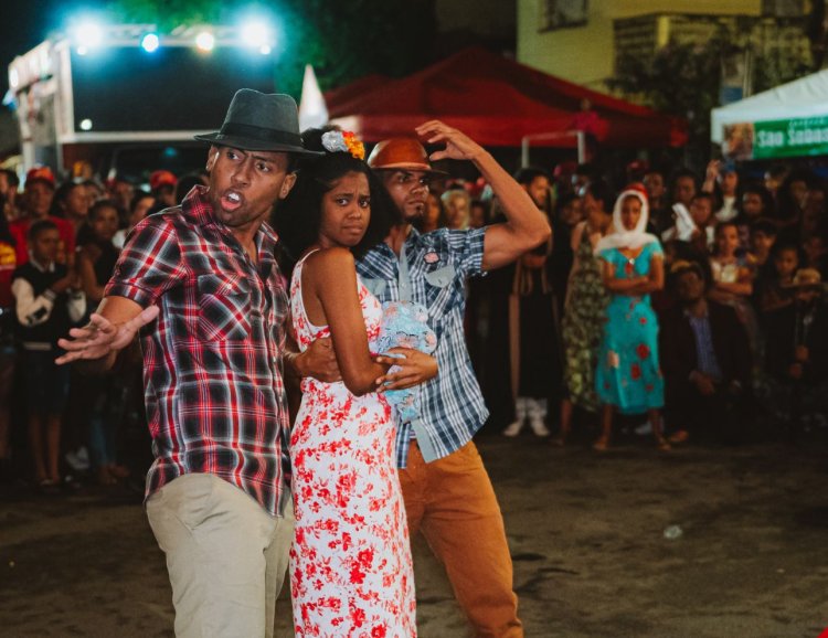 Cortejo Junino dá boas-vindas ao São João de Bastião 