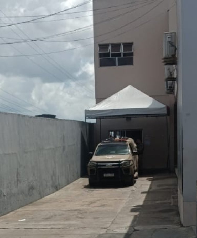 Urgente: Homem ferido a tiros é levado ao Hospital Albino Leitão em São Sebastião do Passé.